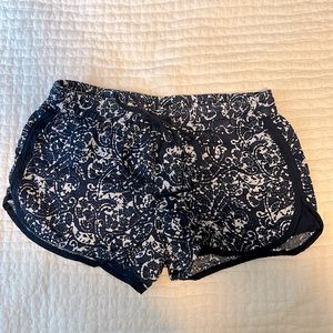 GAP size medium linen shorts, navy blue